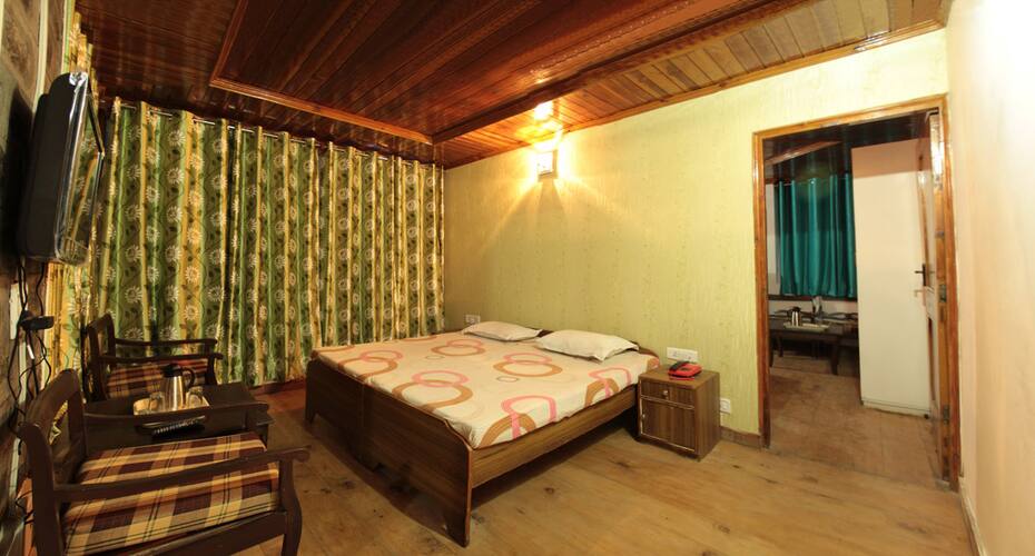 Hotel Jai Room & Restaurant, Manali 3